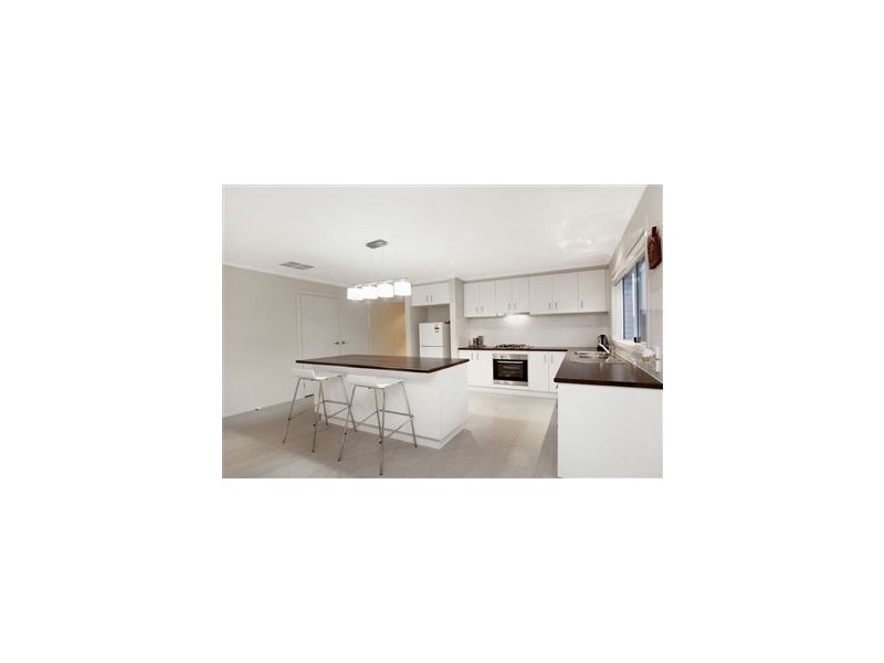 43 Edenbrook Cct, Pakenham VIC 3810