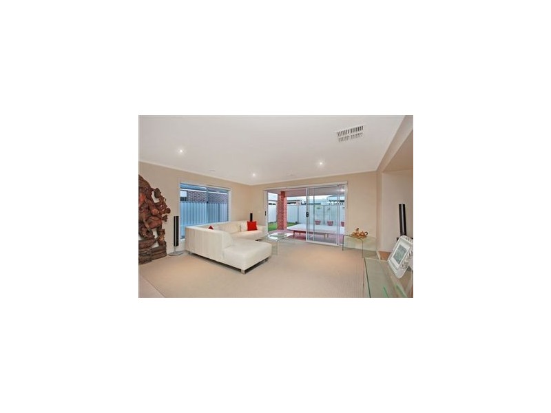 43 Edenbrook Cct, Pakenham VIC 3810