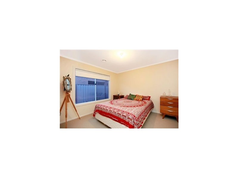 43 Edenbrook Cct, Pakenham VIC 3810