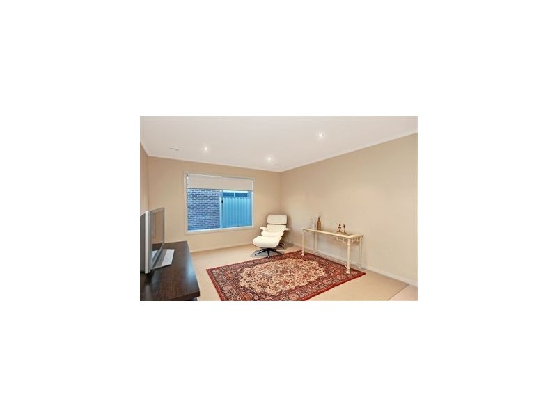 43 Edenbrook Cct, Pakenham VIC 3810