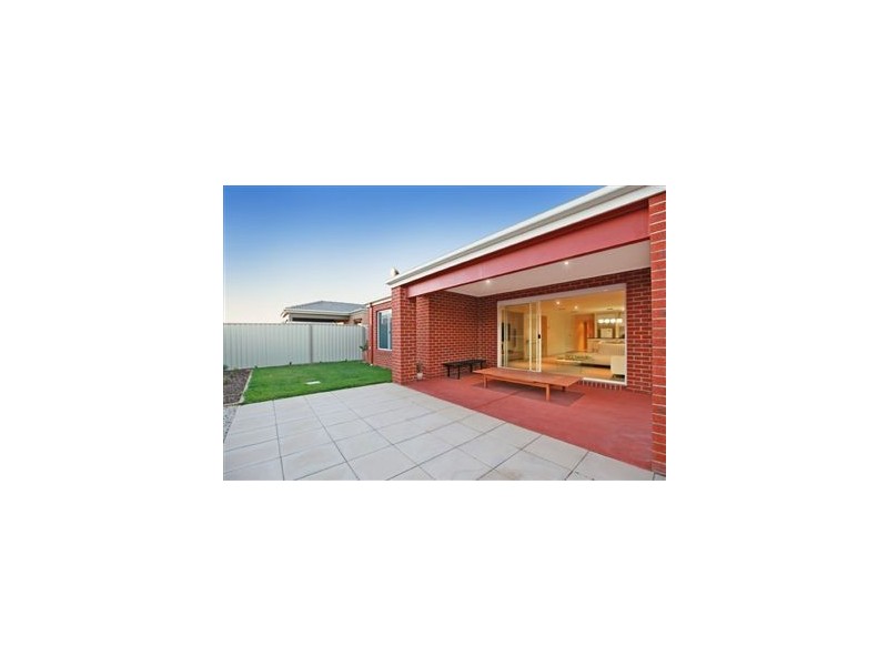 43 Edenbrook Cct, Pakenham VIC 3810