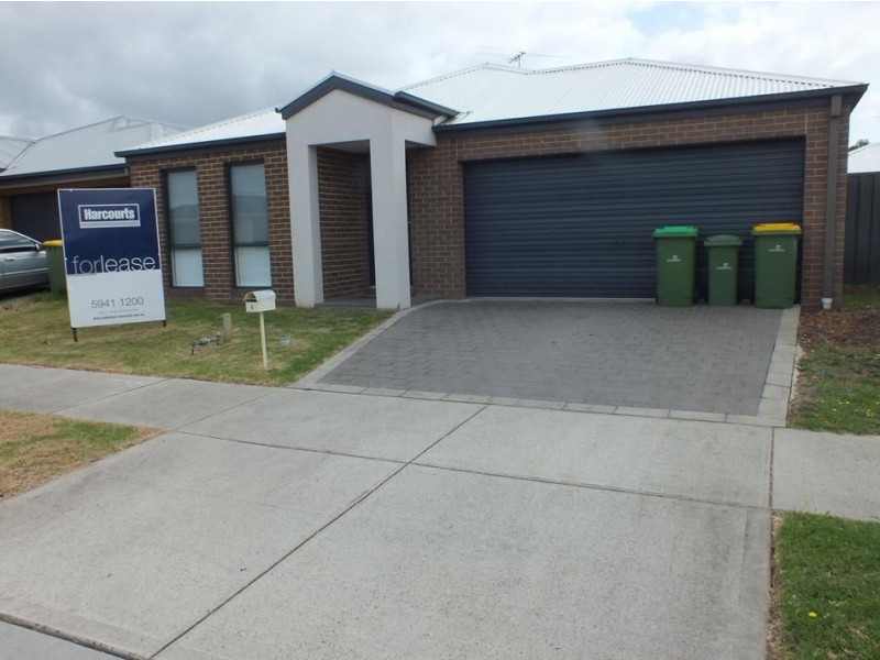 6 Orchard Valley Avenue, Pakenham VIC 3810