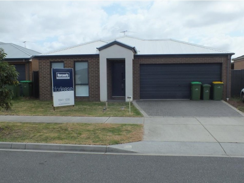 6 Orchard Valley Avenue, Pakenham VIC 3810