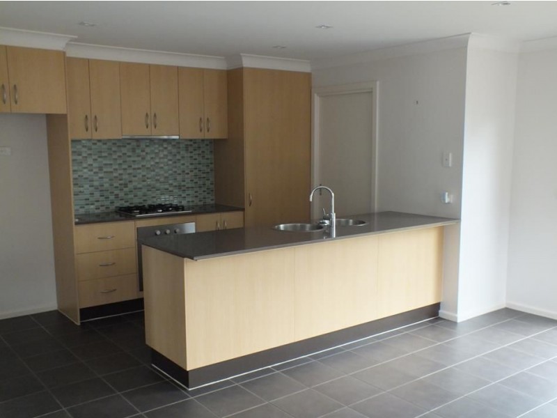 6 Orchard Valley Avenue, Pakenham VIC 3810