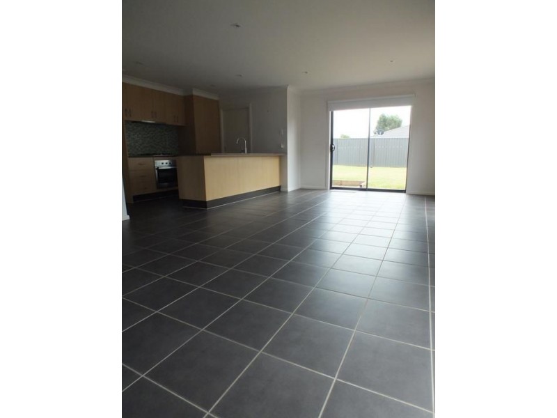 6 Orchard Valley Avenue, Pakenham VIC 3810