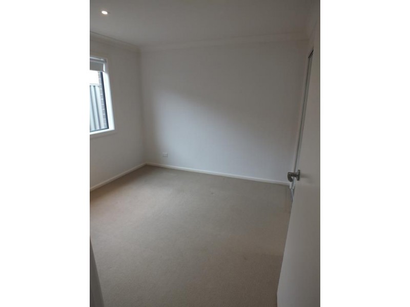 6 Orchard Valley Avenue, Pakenham VIC 3810