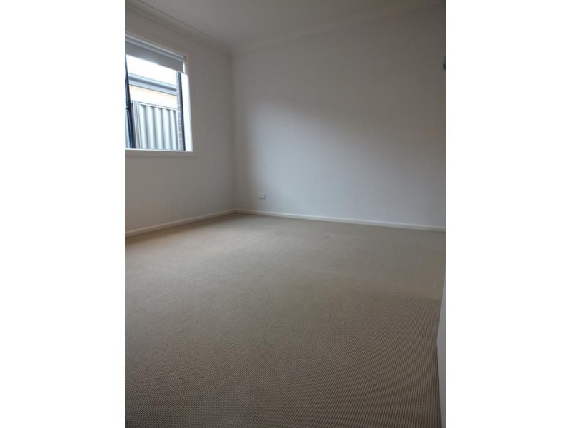 6 Orchard Valley Avenue, Pakenham VIC 3810