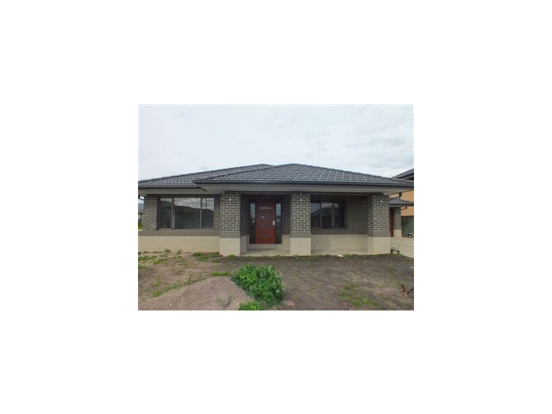 33 Cohens Way, Pakenham VIC 3810