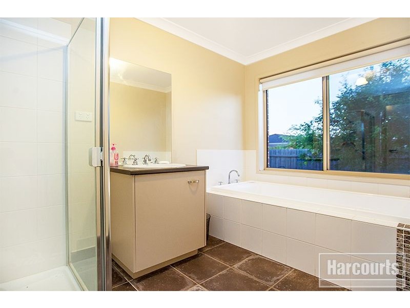 87 Sandalwood Drive, Pakenham VIC 3810