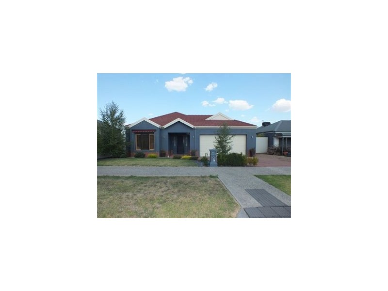 18 St Leonard Way, Pakenham VIC 3810