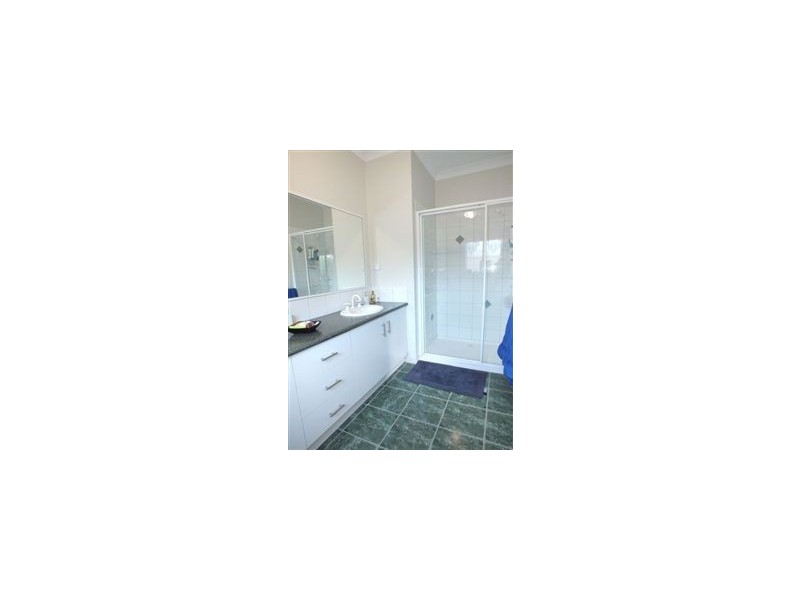 18 St Leonard Way, Pakenham VIC 3810