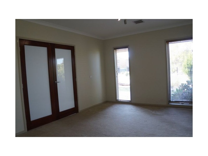 6 Darwin Way, Pakenham VIC 3810