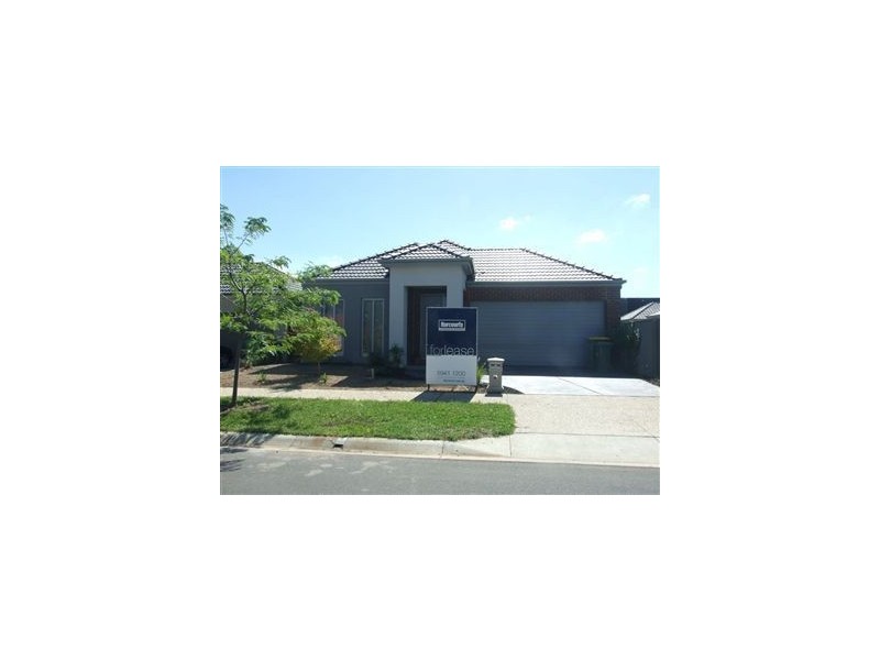 4 Petrel Cct, Pakenham VIC 3810
