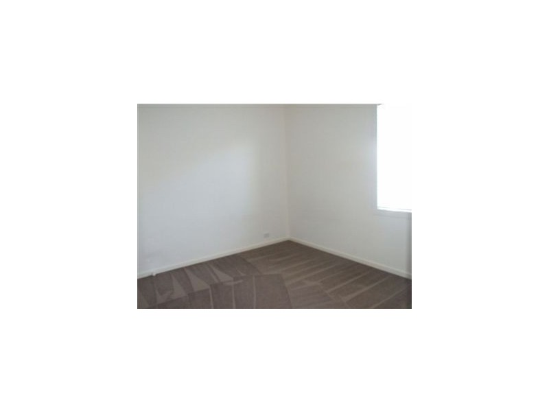 4 Petrel Cct, Pakenham VIC 3810