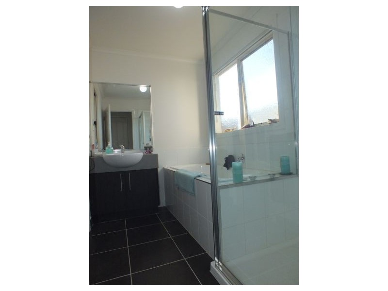 10/40 Army Road, Pakenham VIC 3810