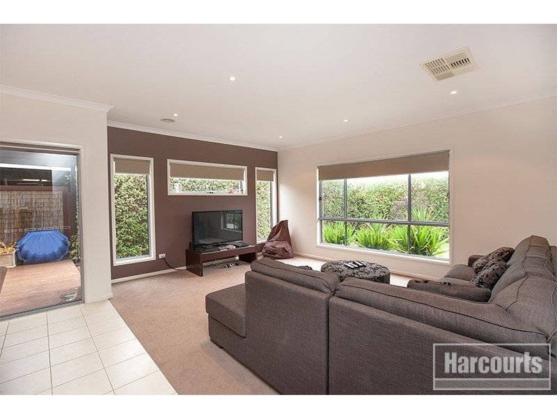 10 Tyrone Avenue, Pakenham VIC 3810