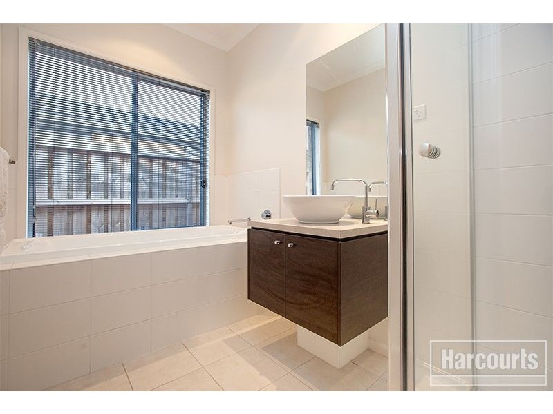 10 Tyrone Avenue, Pakenham VIC 3810