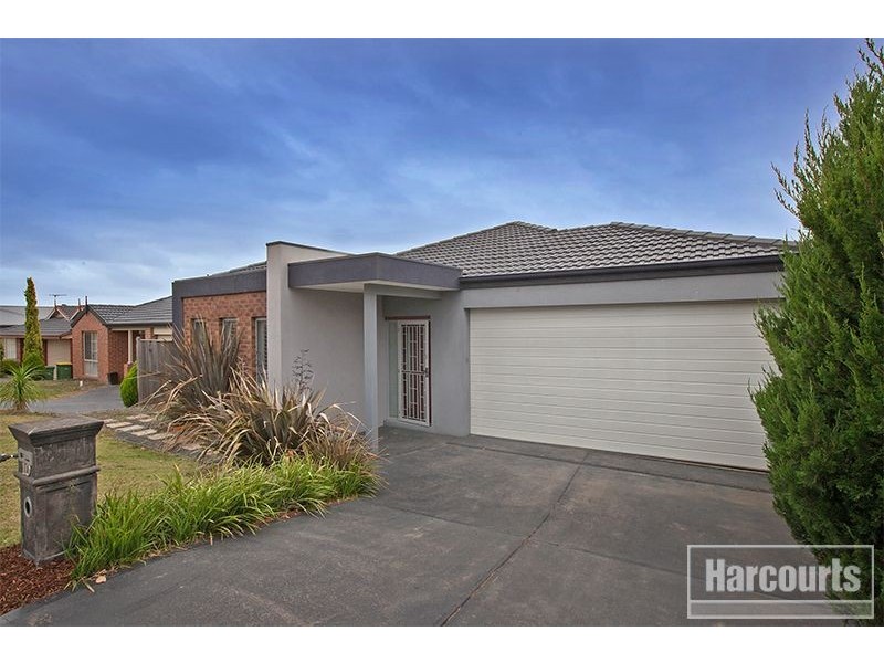 10 Tyrone Avenue, Pakenham VIC 3810