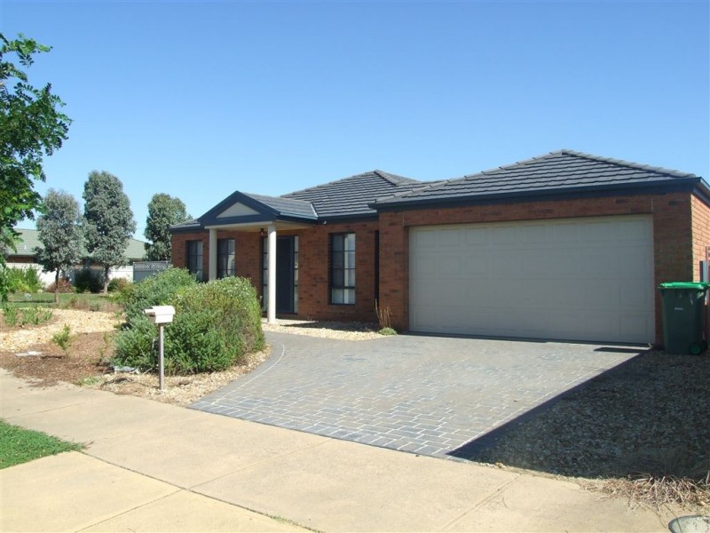 1 Latrobe Avenue, Pakenham VIC 3810