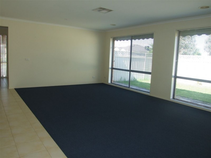 1 Latrobe Avenue, Pakenham VIC 3810