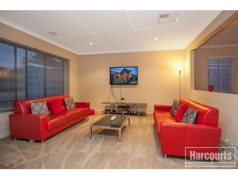 12 Kingsdale Crescent, Pakenham VIC 3810