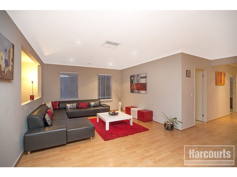 12 Kingsdale Crescent, Pakenham VIC 3810