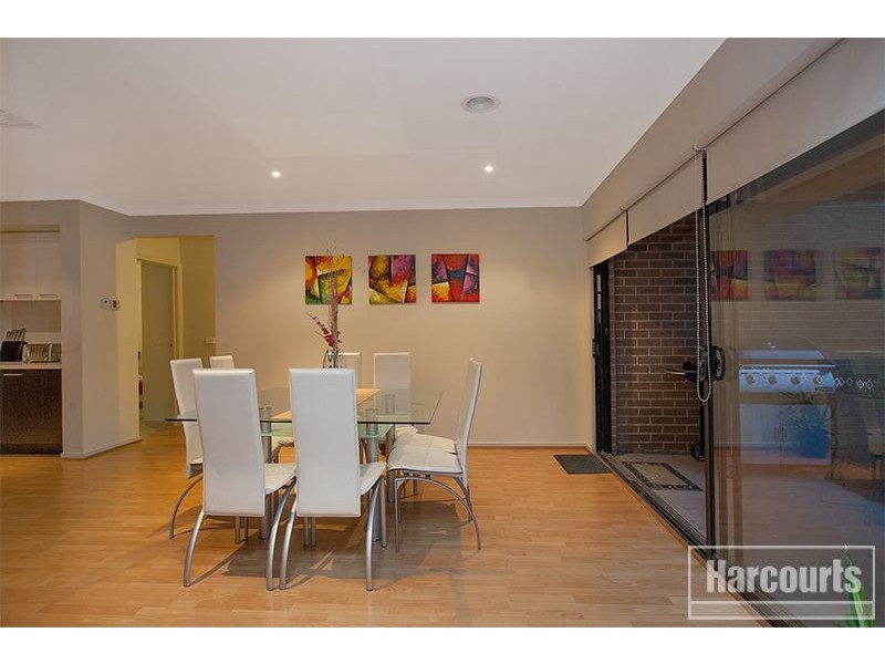 12 Kingsdale Crescent, Pakenham VIC 3810