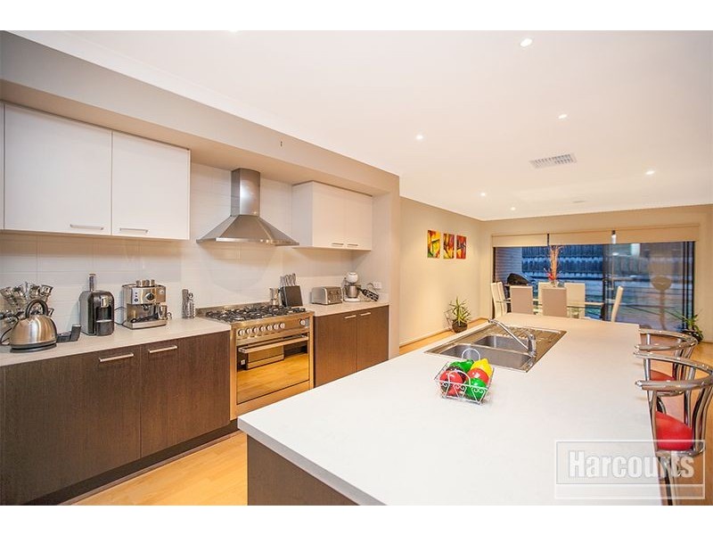 12 Kingsdale Crescent, Pakenham VIC 3810