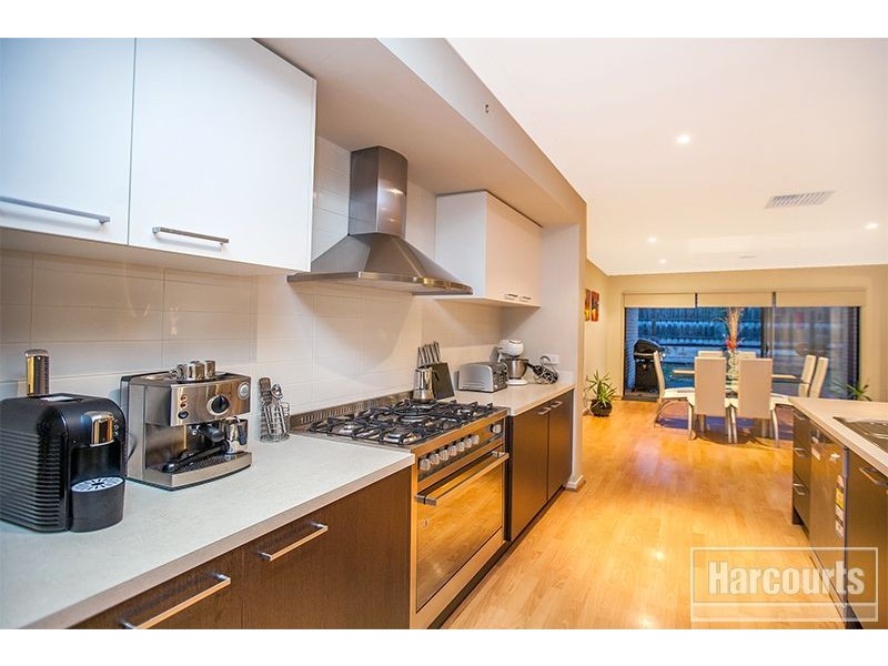 12 Kingsdale Crescent, Pakenham VIC 3810