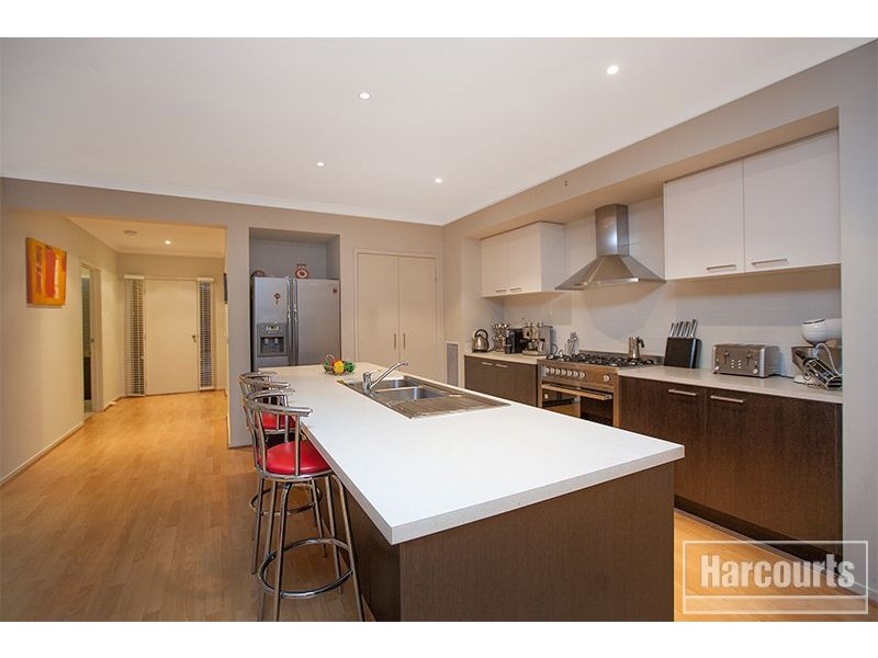 12 Kingsdale Crescent, Pakenham VIC 3810