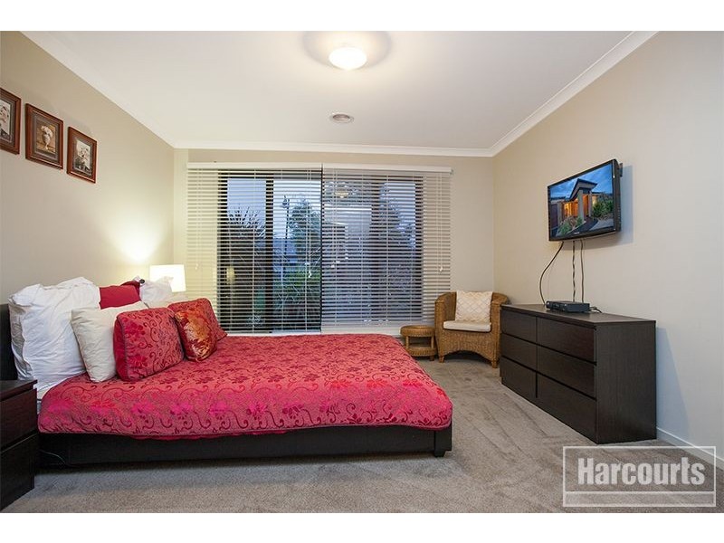 12 Kingsdale Crescent, Pakenham VIC 3810