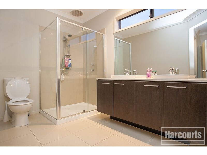 12 Kingsdale Crescent, Pakenham VIC 3810