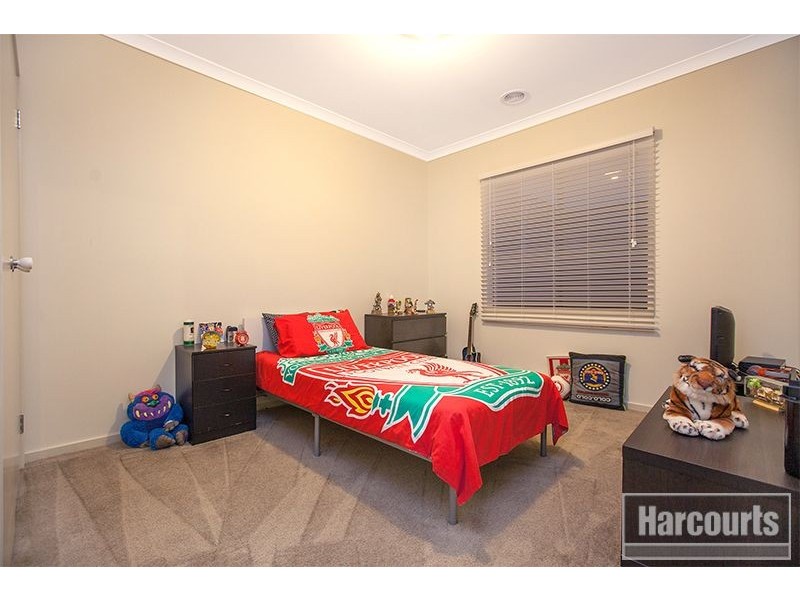 12 Kingsdale Crescent, Pakenham VIC 3810