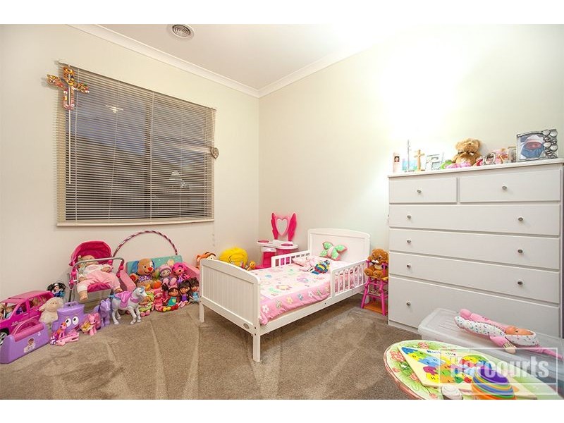 12 Kingsdale Crescent, Pakenham VIC 3810