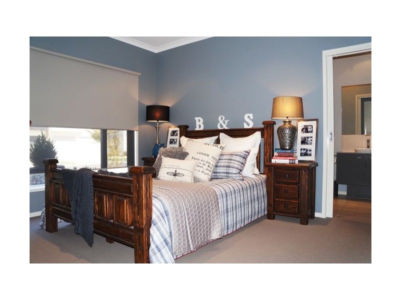 25 Rush Lily Drive, Officer VIC 3809