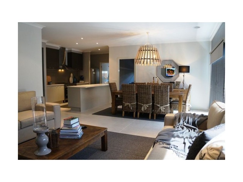 25 Rush Lily Drive, Officer VIC 3809