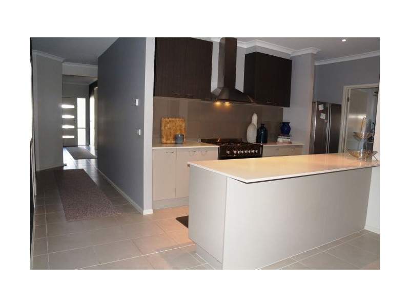 25 Rush Lily Drive, Officer VIC 3809