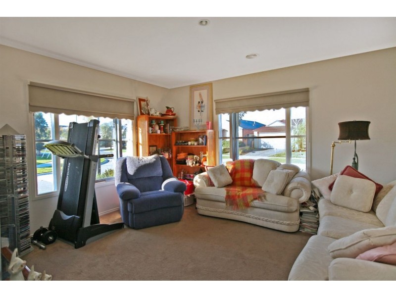 8 Killarney Crescent, Pakenham VIC 3810
