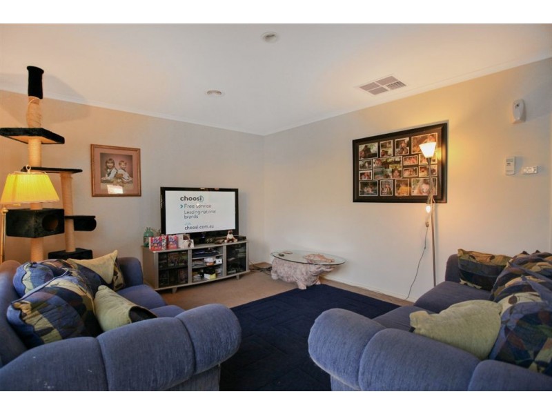 8 Killarney Crescent, Pakenham VIC 3810