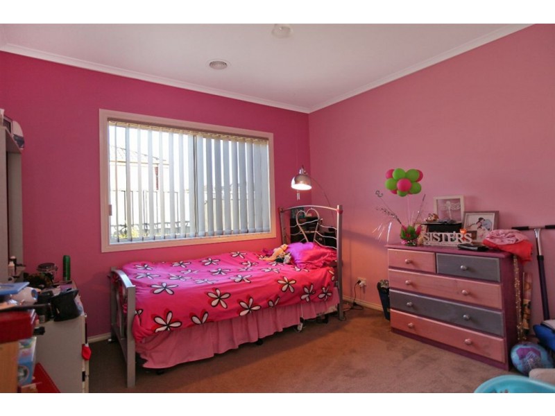 8 Killarney Crescent, Pakenham VIC 3810