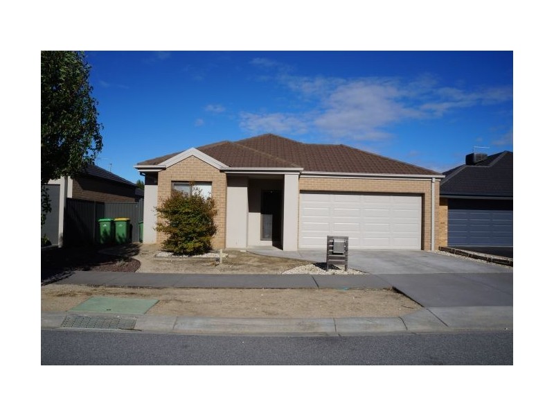 22 Downing Square, Pakenham VIC 3810