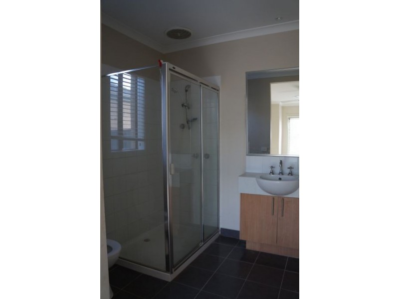 22 Downing Square, Pakenham VIC 3810