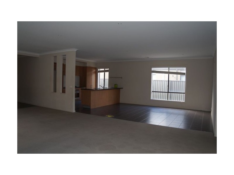 22 Downing Square, Pakenham VIC 3810