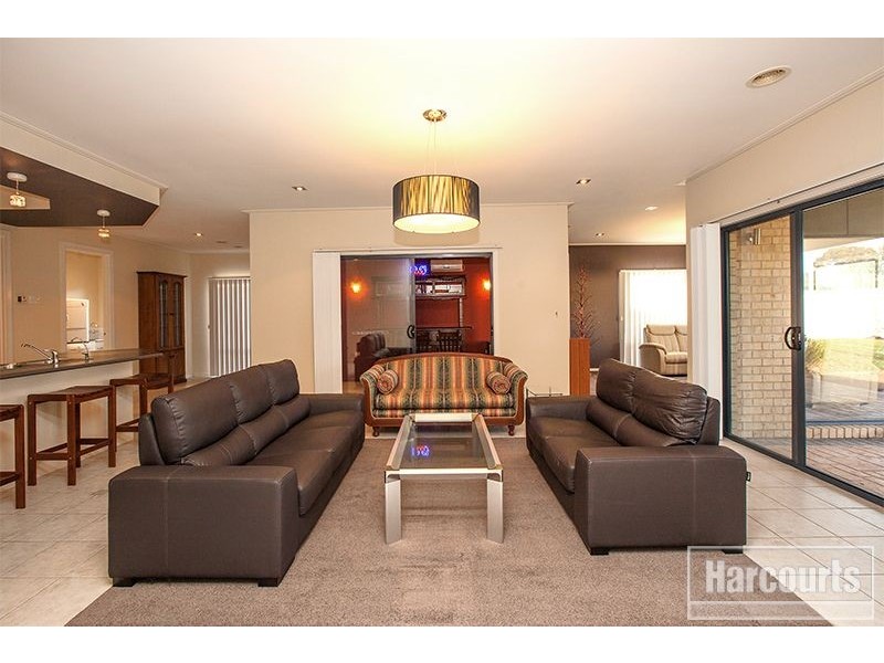 17 Teal Place, Pakenham VIC 3810