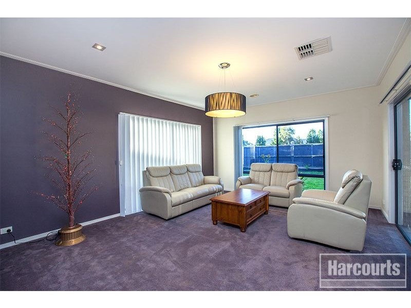 17 Teal Place, Pakenham VIC 3810