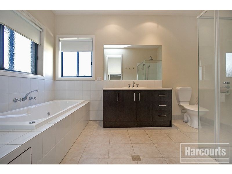 17 Teal Place, Pakenham VIC 3810