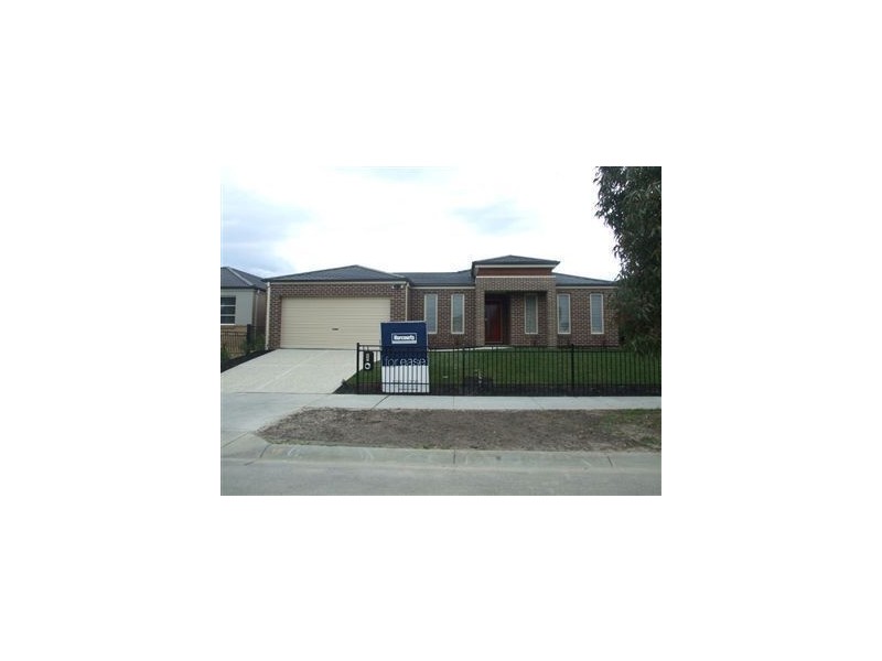 16 Lucerne Circuit, Pakenham VIC 3810