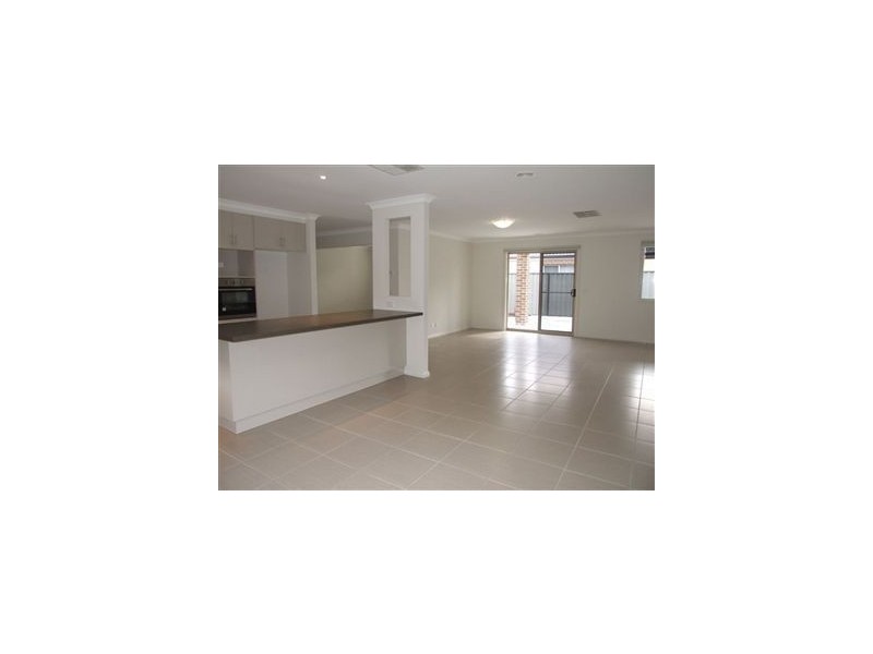 16 Lucerne Circuit, Pakenham VIC 3810