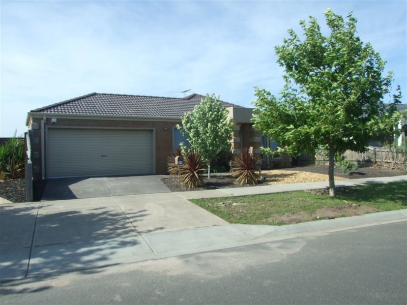 44 Sandalwood Drive, Pakenham VIC 3810