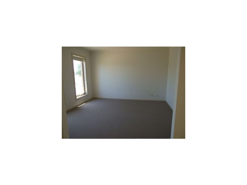 44 Sandalwood Drive, Pakenham VIC 3810